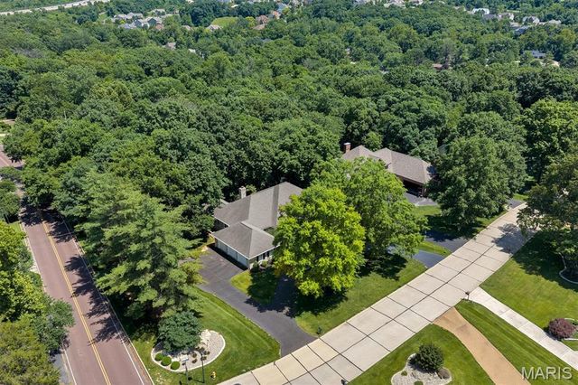 9802 Eagle Hill Lane, Sunset Hills, MO 63127