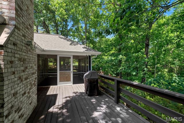 9802 Eagle Hill Lane, Sunset Hills, MO 63127