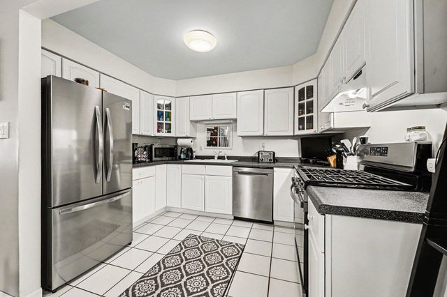 2801 Crabapple Lane, Hobart, IN 46342