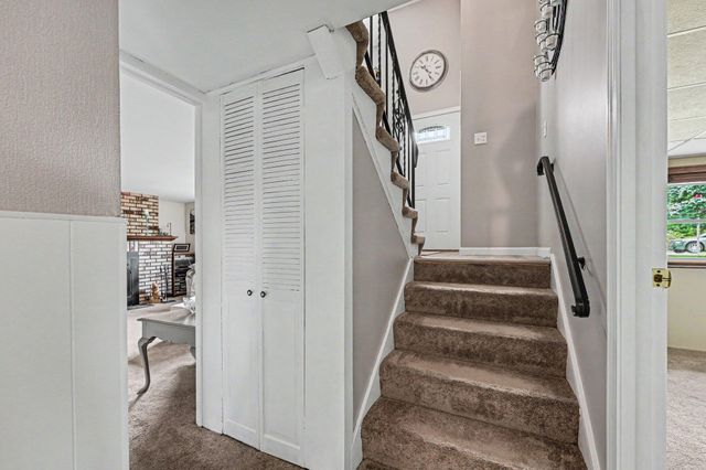 2801 Crabapple Lane, Hobart, IN 46342