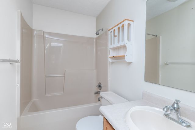 10126 Park Ridge Drive, Indianapolis, IN 46229