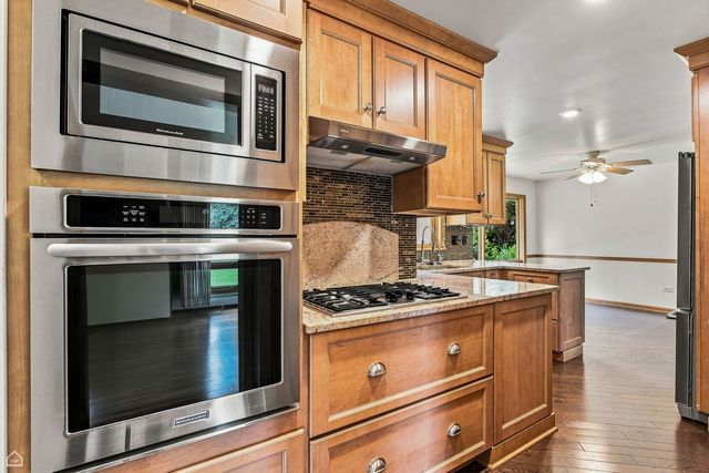 24422 W Cherokee Trail, Grayslake, IL 60030