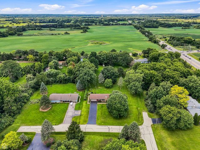 24422 W Cherokee Trail, Grayslake, IL 60030