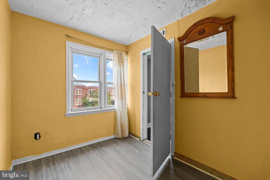 Image 10 of property listing at 932 1ST ST, Baltimore, MD 21225