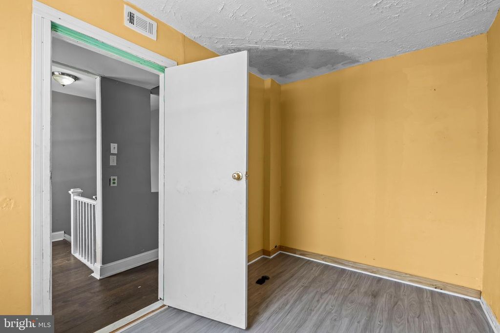 Image 11 of property listing at 932 1ST ST, Baltimore, MD 21225