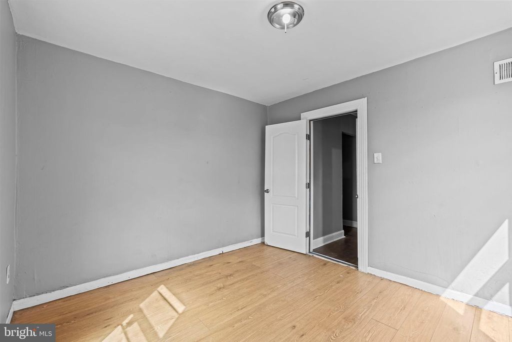 Image 14 of property listing at 932 1ST ST, Baltimore, MD 21225