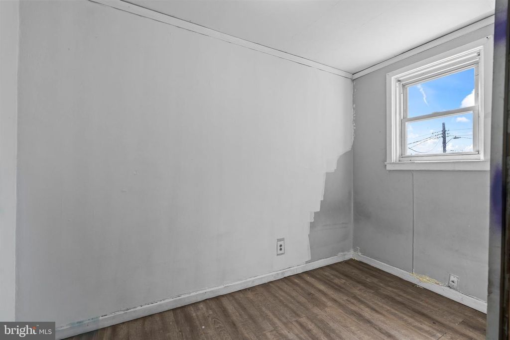 Image 18 of property listing at 932 1ST ST, Baltimore, MD 21225