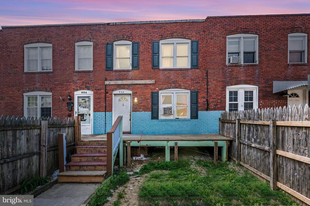 Image 2 of property listing at 932 1ST ST, Baltimore, MD 21225
