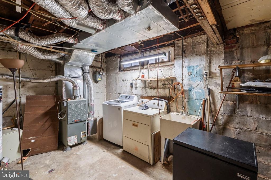 Image 26 of property listing at 932 1ST ST, Baltimore, MD 21225