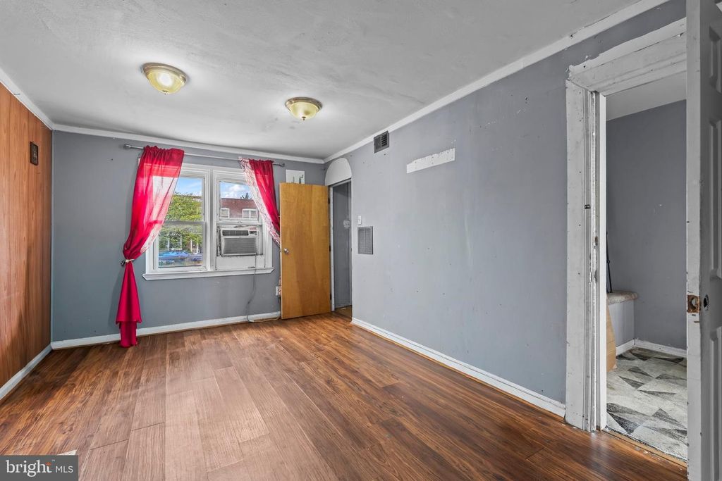 Image 9 of property listing at 932 1ST ST, Baltimore, MD 21225