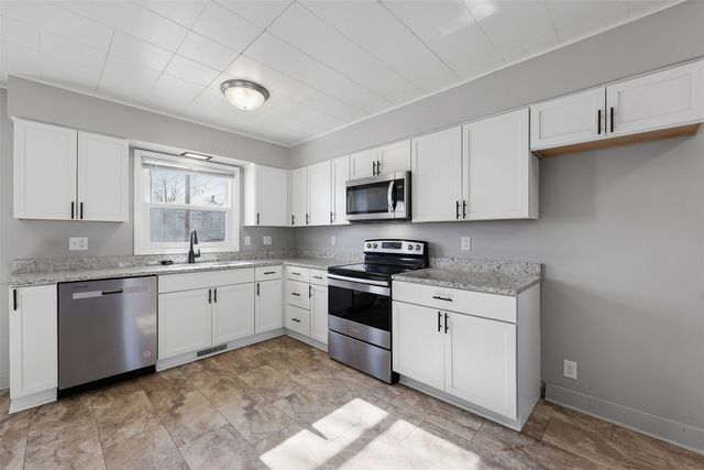 231 32nd Street NE, Cedar Rapids, IA 52402