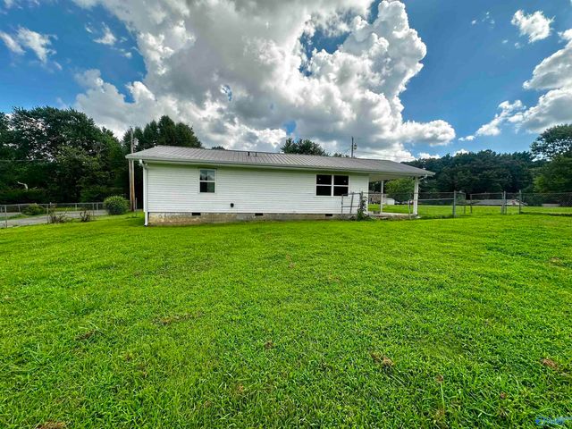 35 Friar Tuck Circle, Fyffe, AL 35971
