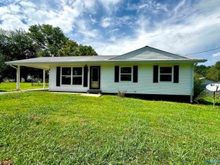 35 Friar Tuck Circle, Fyffe, AL 35971