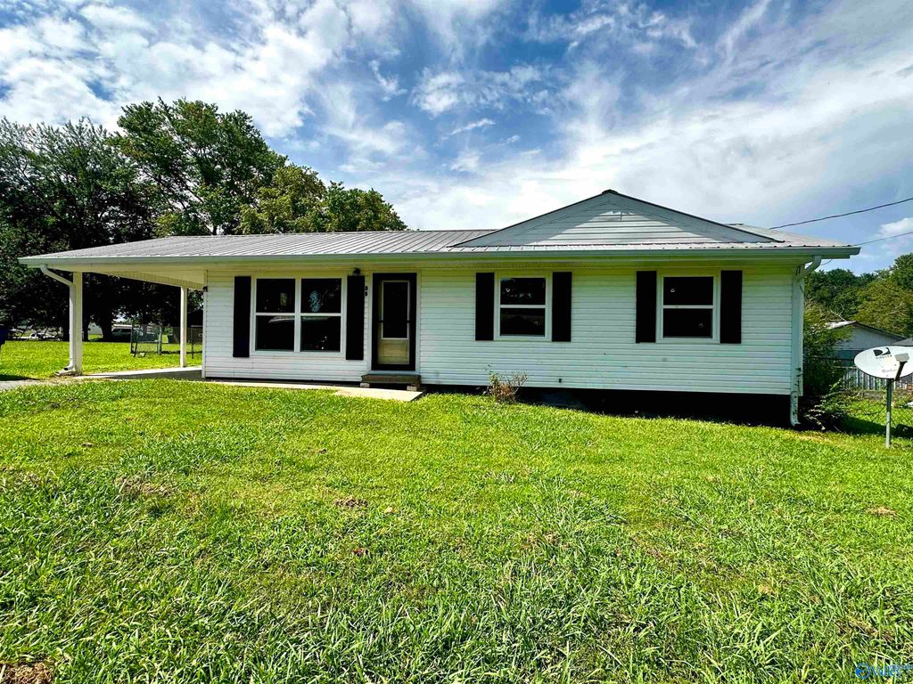35 Friar Tuck Circle, Fyffe, AL 35971