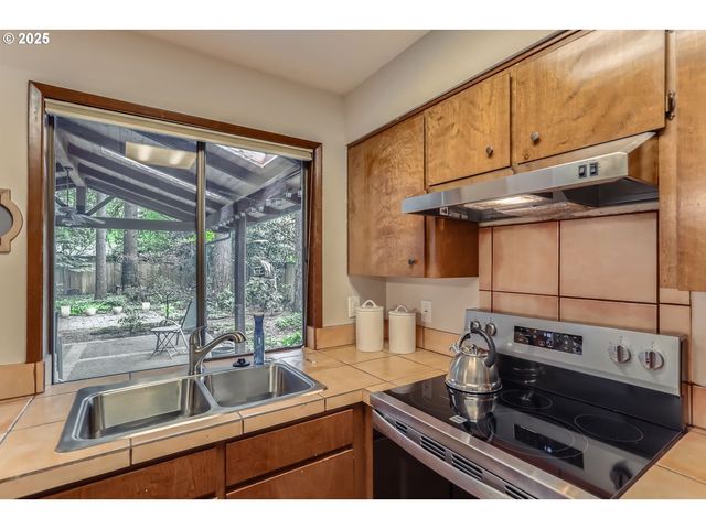 18435 TERRY Ave, Lake Oswego, OR 97035