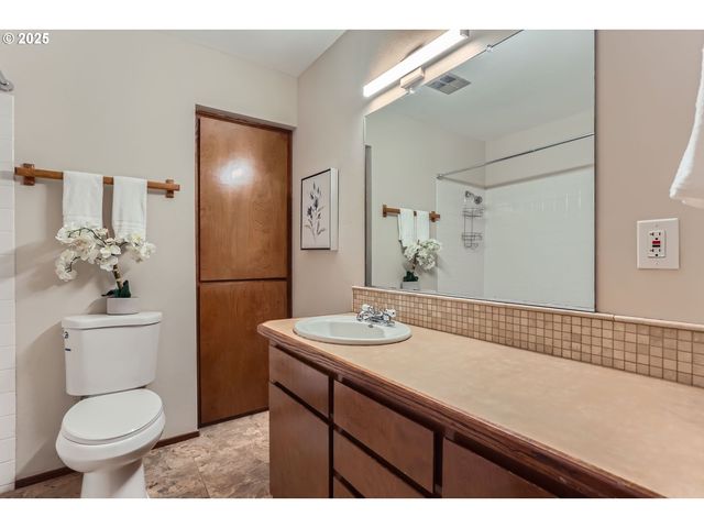 18435 TERRY Ave, Lake Oswego, OR 97035