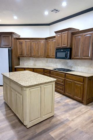 16605 Village Garden Drive, Edmond, OK 73012