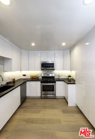 8907 Rosewood Avenue, West Hollywood, CA 90048