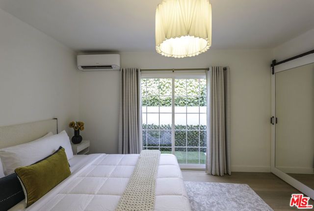 8907 Rosewood Avenue, West Hollywood, CA 90048