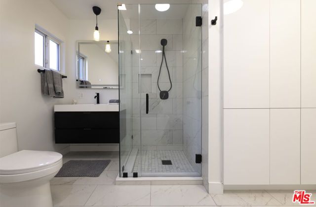 8907 Rosewood Avenue, West Hollywood, CA 90048