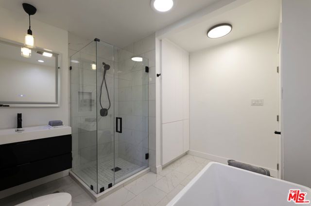 8907 Rosewood Avenue, West Hollywood, CA 90048