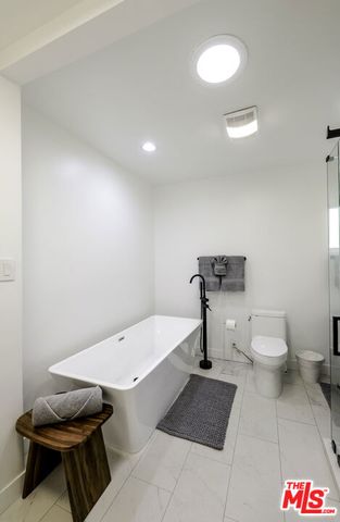 8907 Rosewood Avenue, West Hollywood, CA 90048