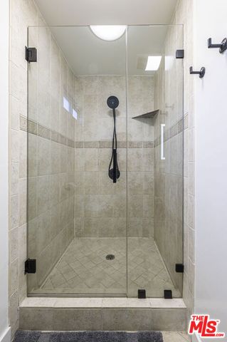 8907 Rosewood Avenue, West Hollywood, CA 90048