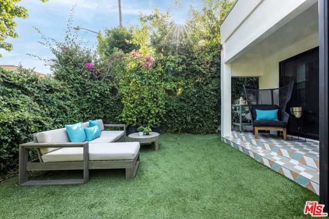 8907 Rosewood Avenue, West Hollywood, CA 90048