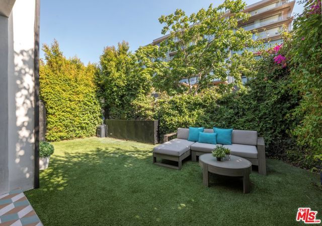 8907 Rosewood Avenue, West Hollywood, CA 90048