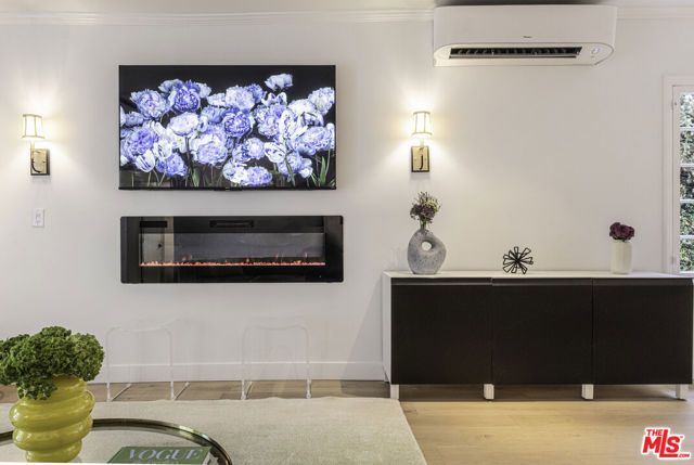 8907 Rosewood Avenue, West Hollywood, CA 90048