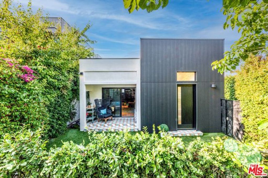 8907 Rosewood Avenue, West Hollywood, CA 90048