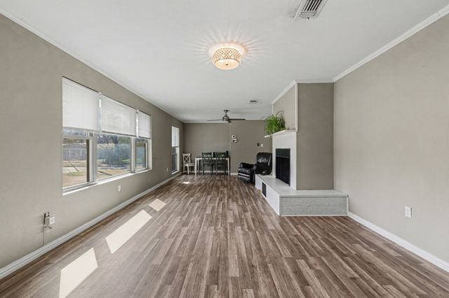 401 E 8th Street, Irving, TX 75060