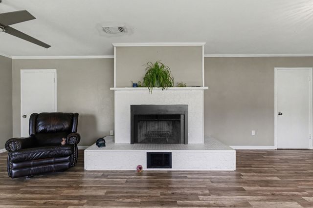 401 E 8th Street, Irving, TX 75060