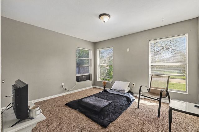 401 E 8th Street, Irving, TX 75060