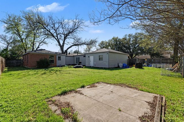 401 E 8th Street, Irving, TX 75060