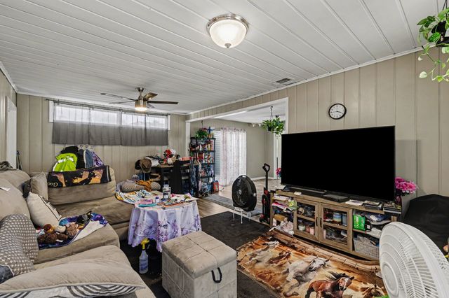 401 E 8th Street, Irving, TX 75060