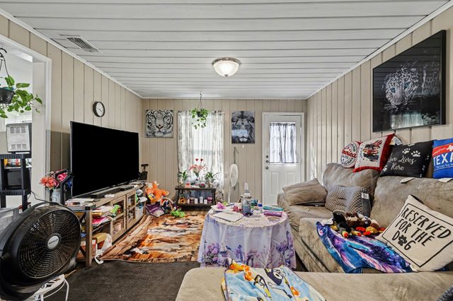 401 E 8th Street, Irving, TX 75060