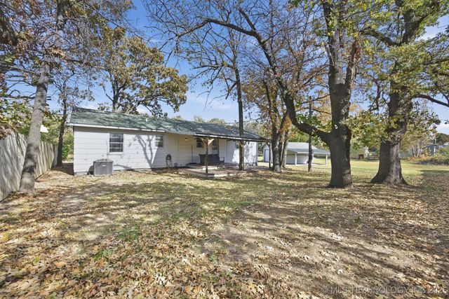 78 Cherokee Street, Canadian, OK 74425