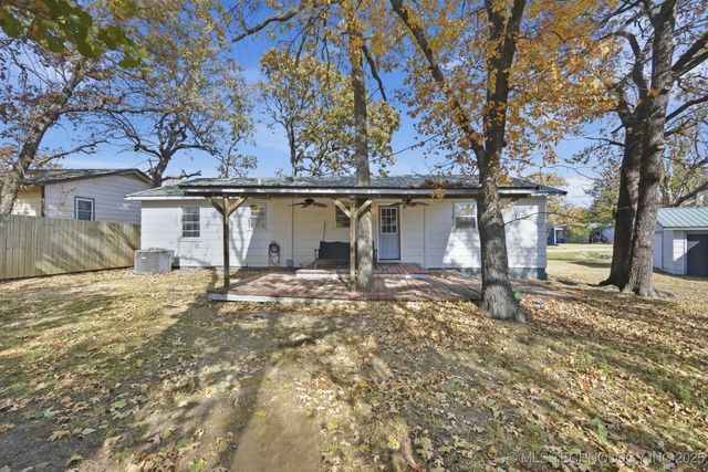 78 Cherokee Street, Canadian, OK 74425