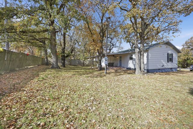 78 Cherokee Street, Canadian, OK 74425