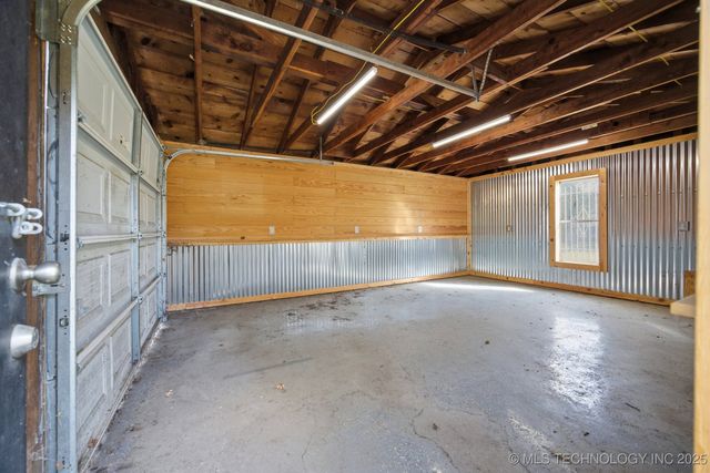 78 Cherokee Street, Canadian, OK 74425