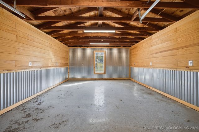 78 Cherokee Street, Canadian, OK 74425