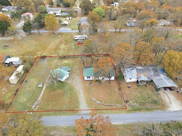 78 Cherokee Street, Canadian, OK 74425