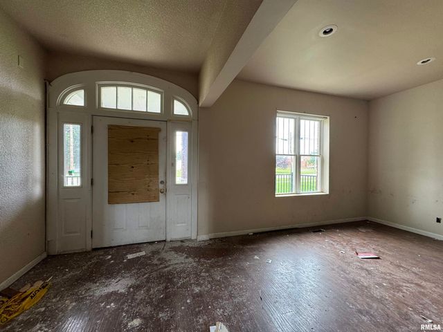 505 W MAIN Street, Carbondale, IL 62901