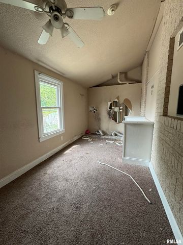 505 W MAIN Street, Carbondale, IL 62901