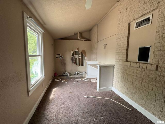 505 W MAIN Street, Carbondale, IL 62901