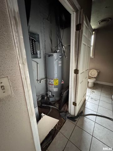 505 W MAIN Street, Carbondale, IL 62901