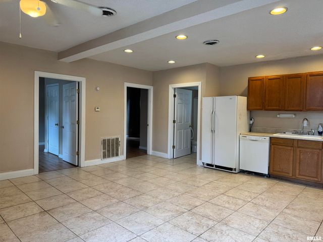 505 W MAIN Street, Carbondale, IL 62901