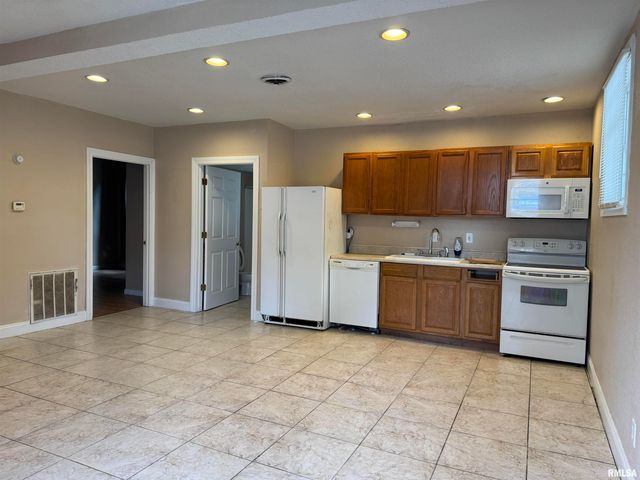 505 W MAIN Street, Carbondale, IL 62901