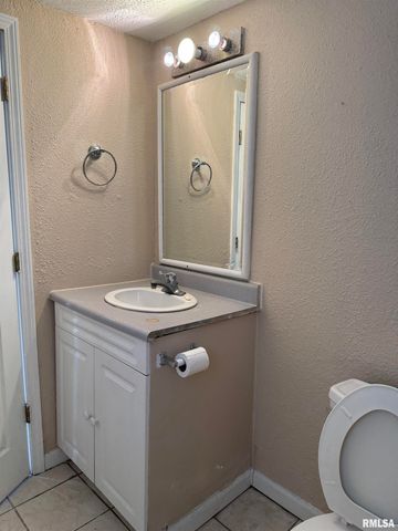 505 W MAIN Street, Carbondale, IL 62901